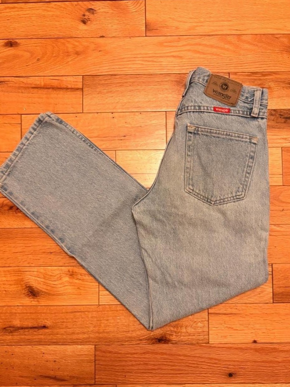 Wrangler Men's Light Wash Relaxed Fit Jeans